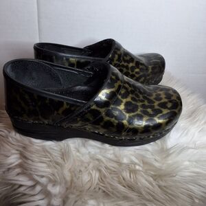 Dansko‎ Green Patent  Leopard Clogs 40/10